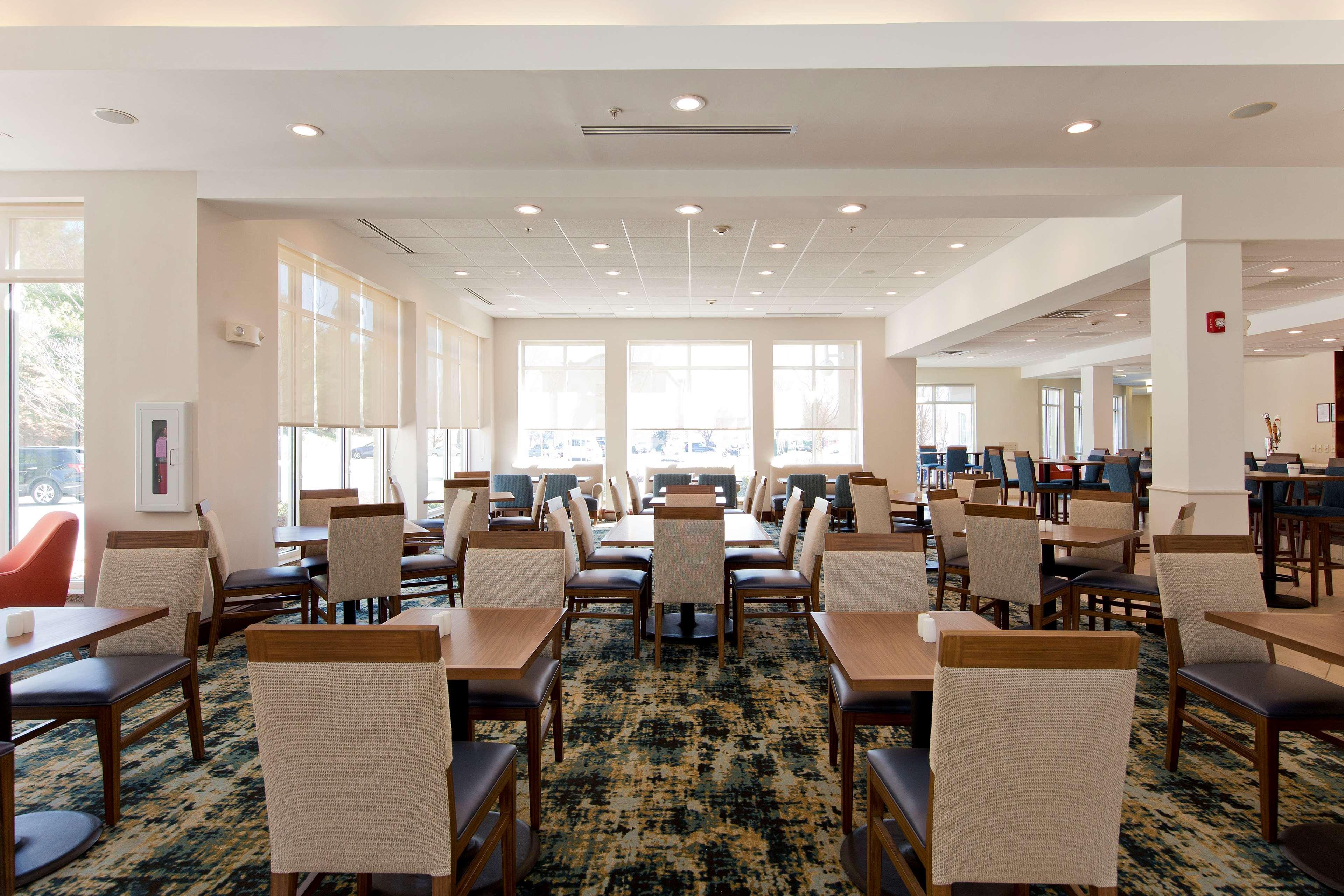 Hilton Garden Inn Winchester Exterior photo
