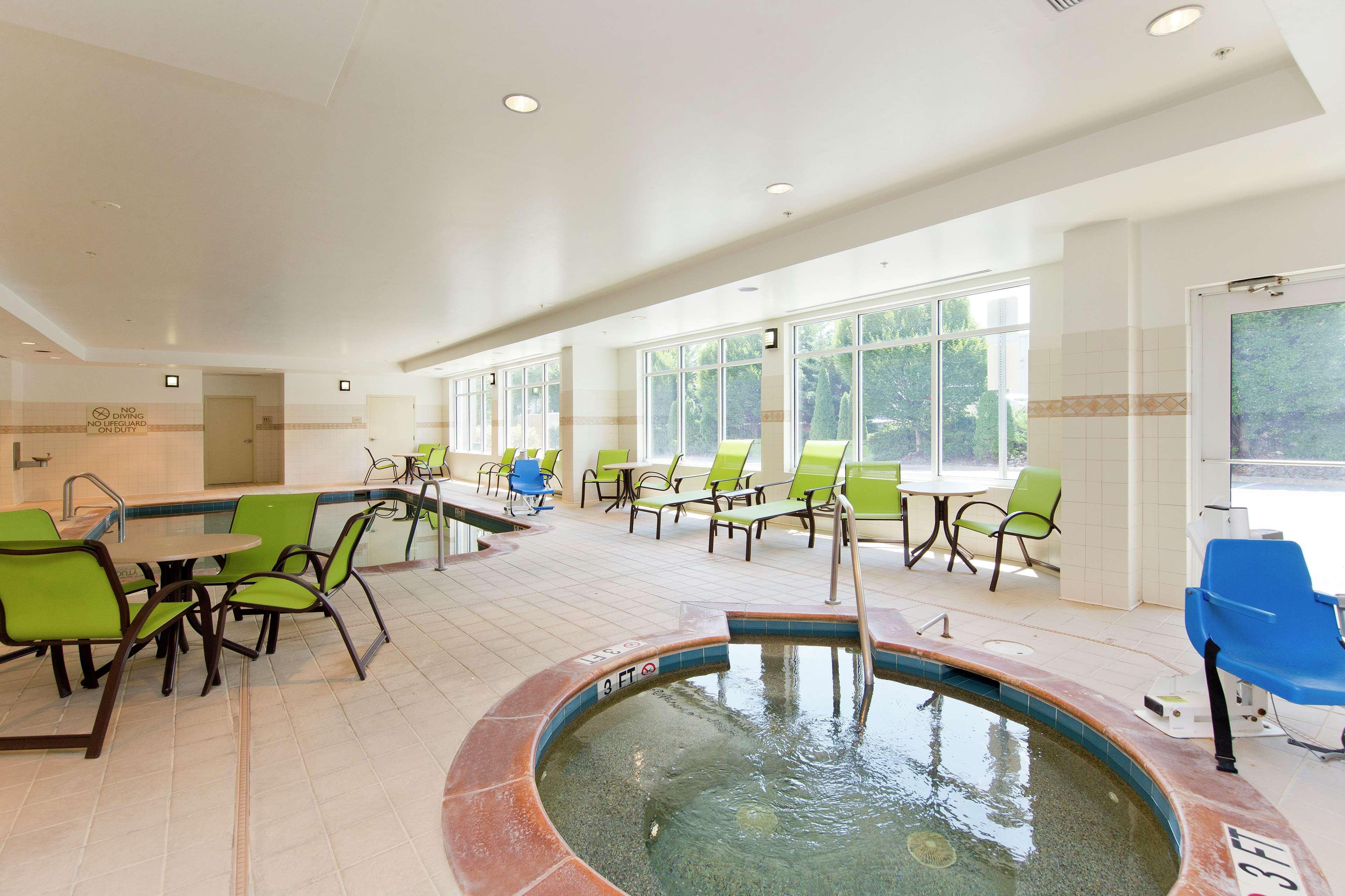 Hilton Garden Inn Winchester Exterior photo