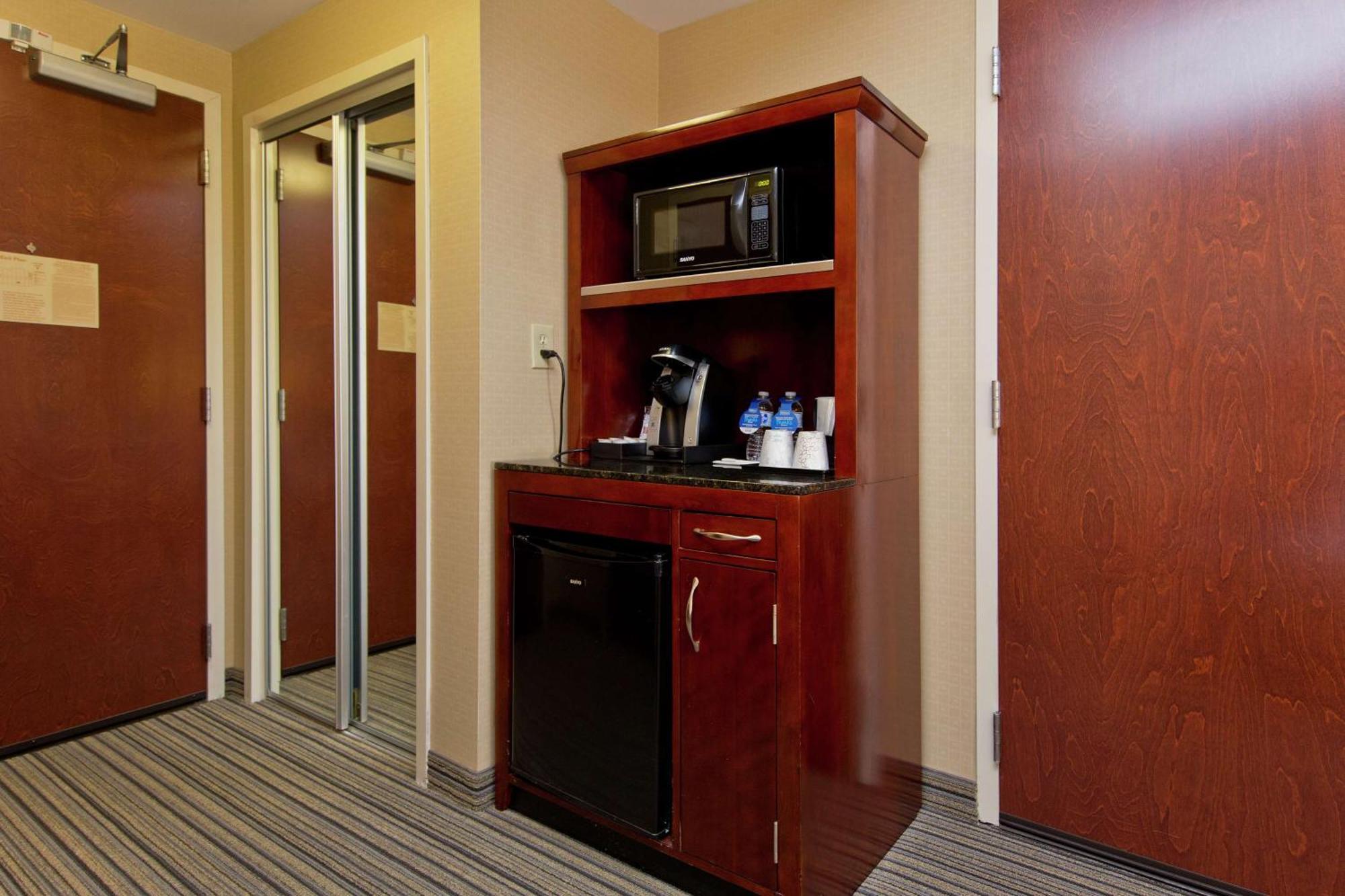 Hilton Garden Inn Winchester Exterior photo